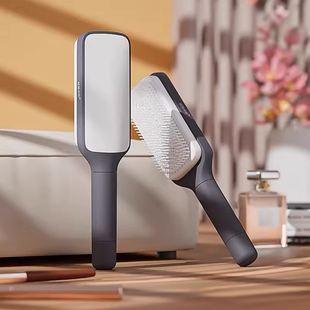 Brosse Démêlante Rotative et Nettoyante - L’Accessoire Ultime pour des Cheveux Soignés !